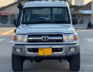 Toyota Land Cruiser 2012 White