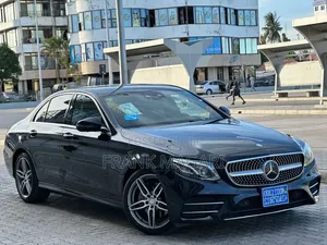 Mercedes-Benz 220E 2017 Black