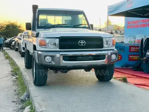 Toyota Land Cruiser 2018 Off white