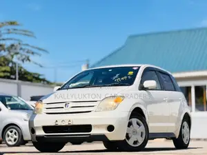Toyota IST 2003 White