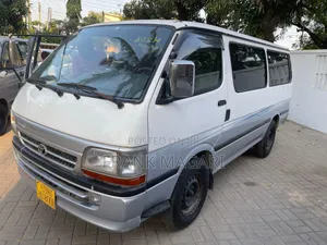 Toyota HiAce 2002 Silver