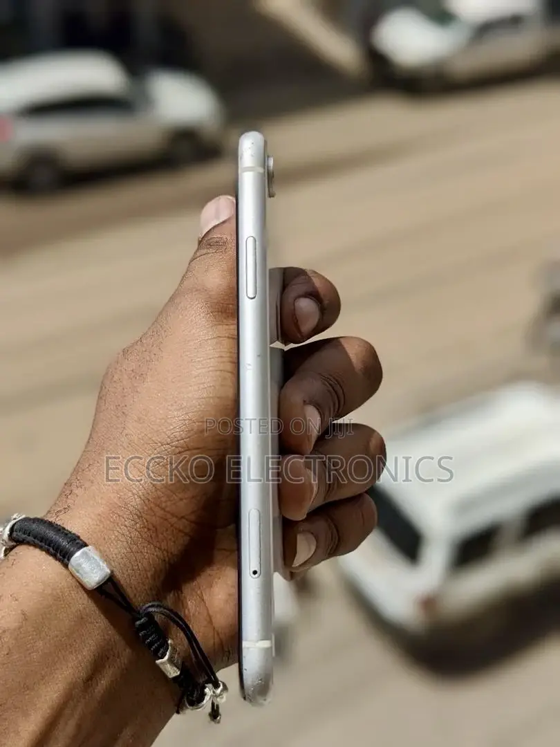 Apple iPhone XR 64 GB White