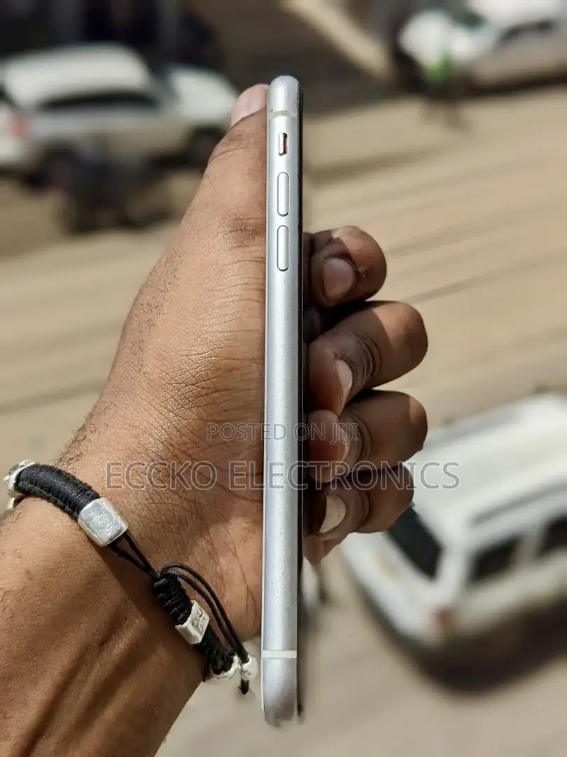 Apple iPhone XR 64 GB White