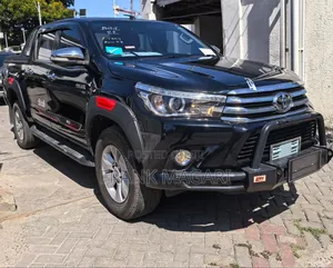Toyota Hilux 2016 Black