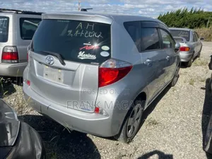 Toyota Ractis 1.5 FWD 2011 Silver