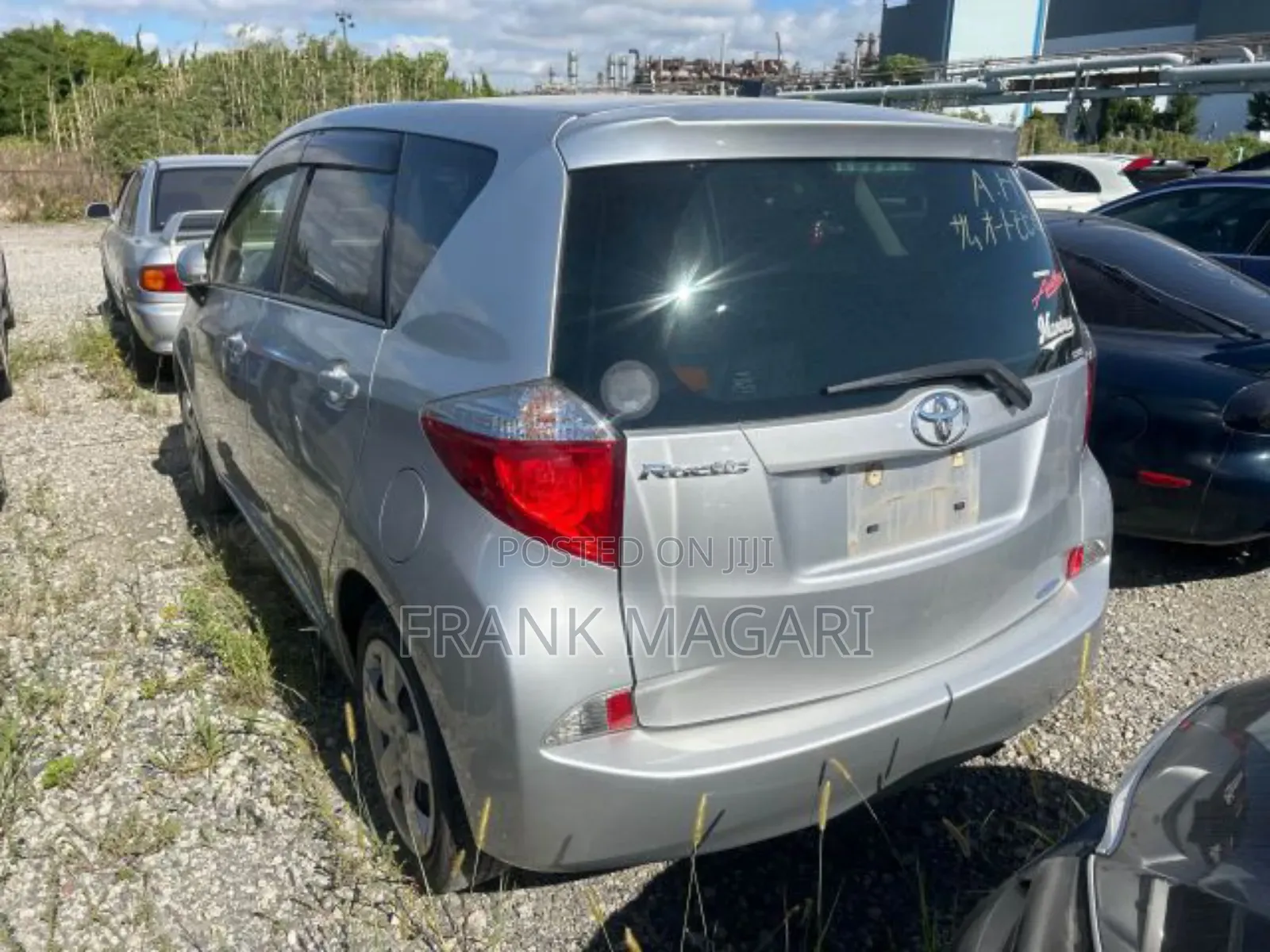 Toyota Ractis 1.5 FWD 2011 Silver