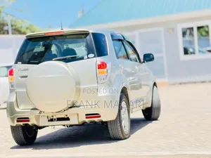 Toyota Rush 1.5 RWD 2009 Gold