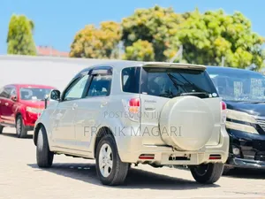 Toyota Rush 1.5 RWD 2009 Gold