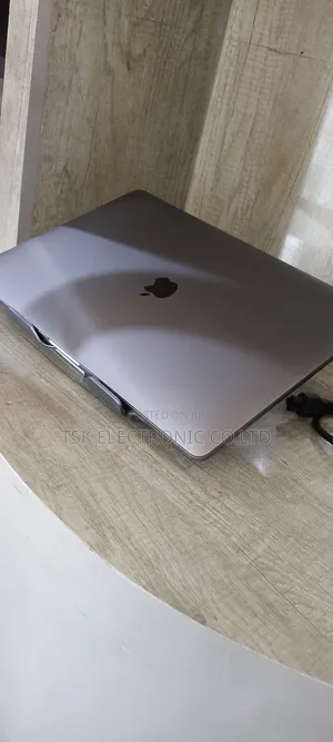 Laptop Apple MacBook Pro 2017 16GB Intel Core I7 SSD 1T