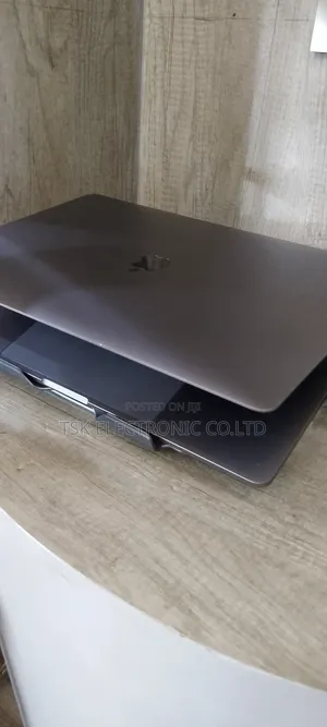 Laptop Apple MacBook Pro 2017 16GB Intel Core I7 SSD 1T