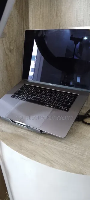 Laptop Apple MacBook Pro 2017 16GB Intel Core I7 SSD 1T