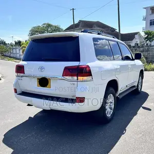 Toyota Land Cruiser 2021 White