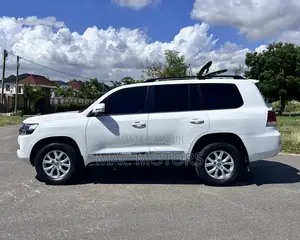 Toyota Land Cruiser 2021 White