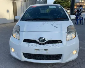 Toyota Vitz 2009 White