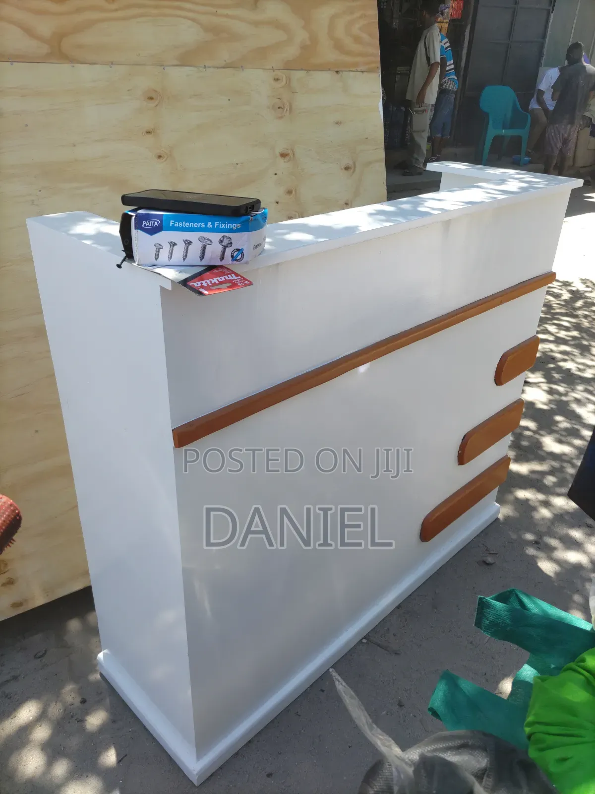 Reception Table Ya Kisasa Rangi Nyeupe Na Brown