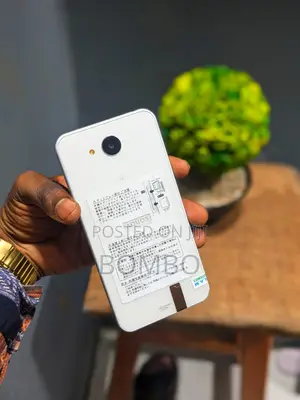 Sharp Aquos Sense SHV40 32 GB White