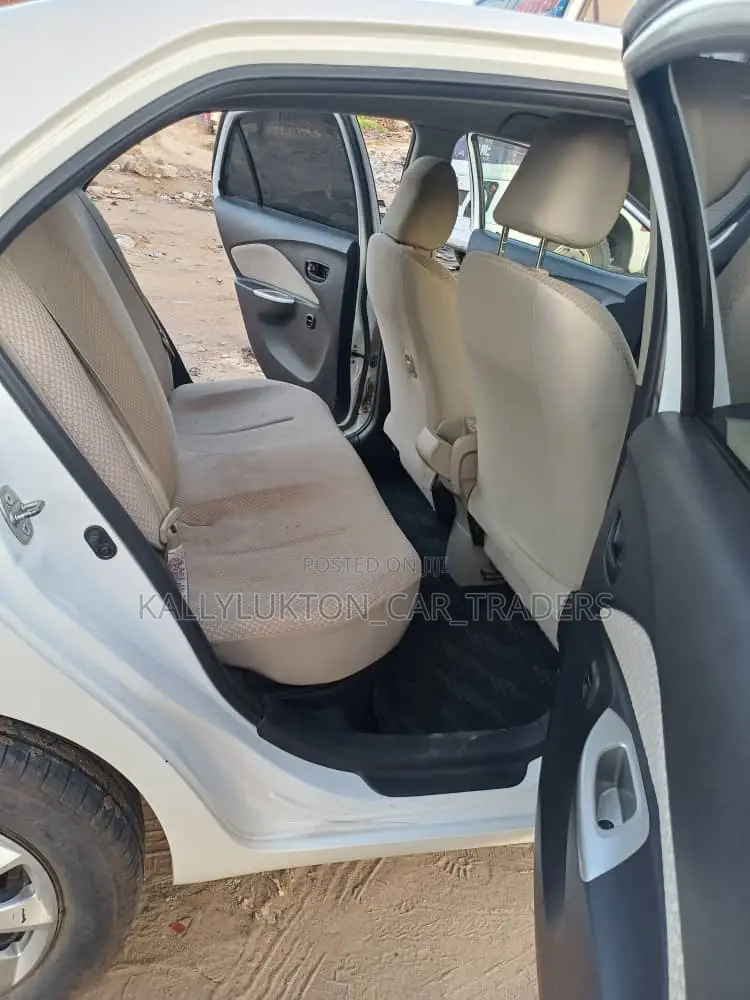 Toyota Belta 2005 White