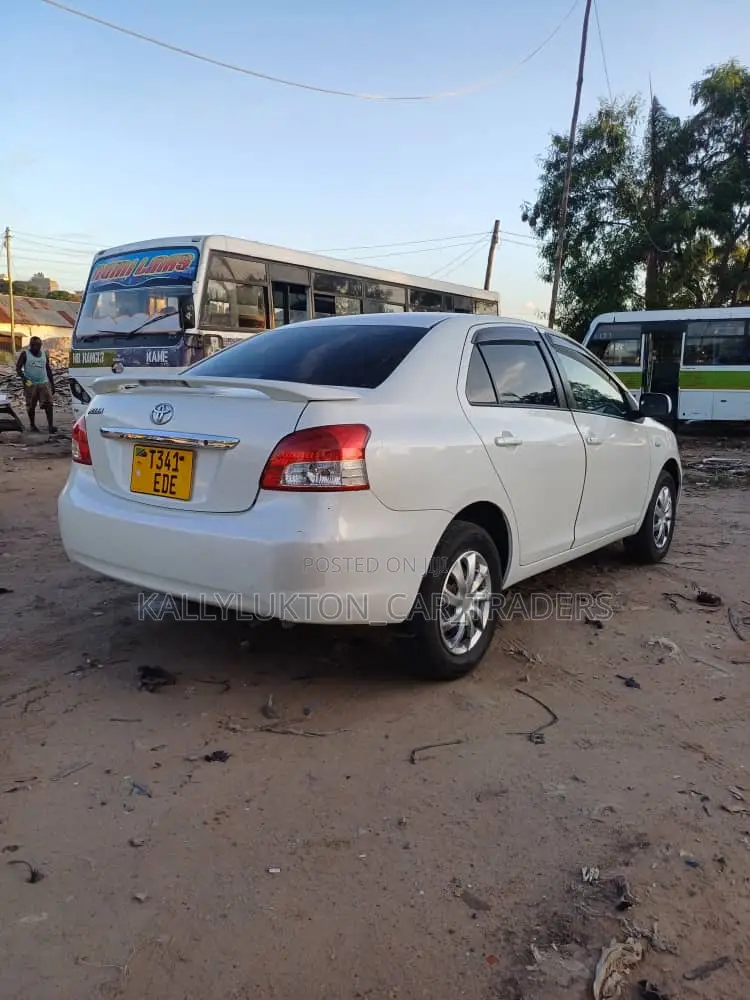Toyota Belta 2005 White