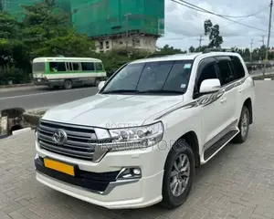 Toyota Land Cruiser 2017 White