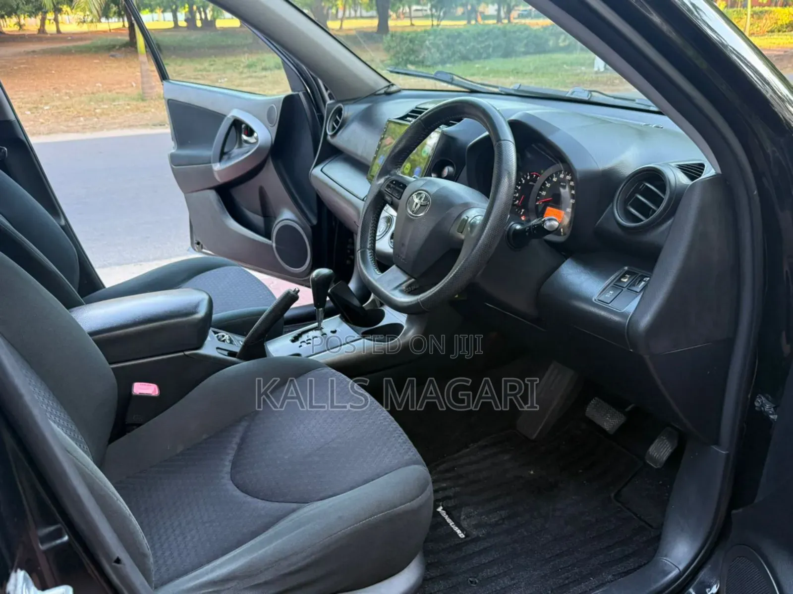 Toyota Vanguard 2011 Black