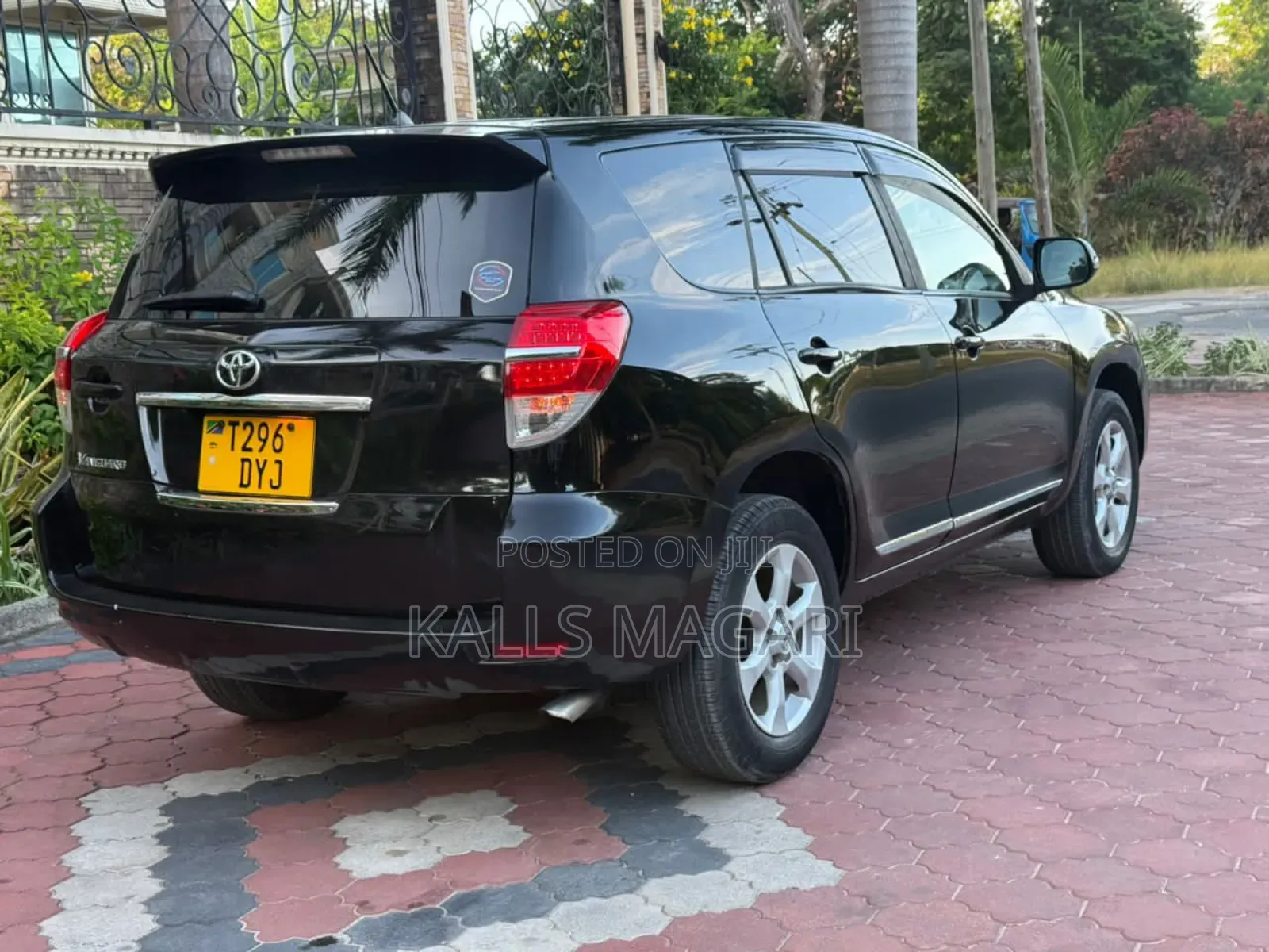 Toyota Vanguard 2011 Black