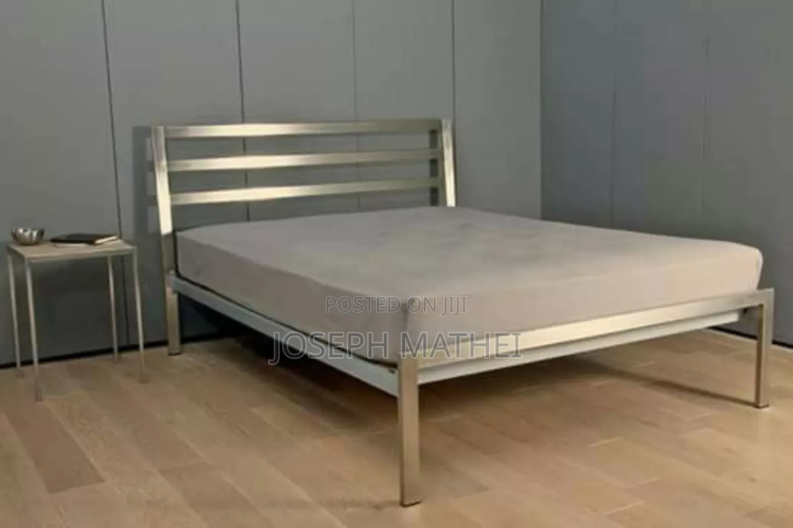 Kitanda Simple 5x6 Chuma Na Bed Side