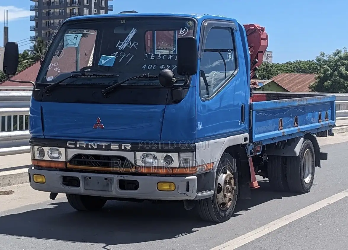 Mitsubishi Canter Crane 2.0 Tonnes.