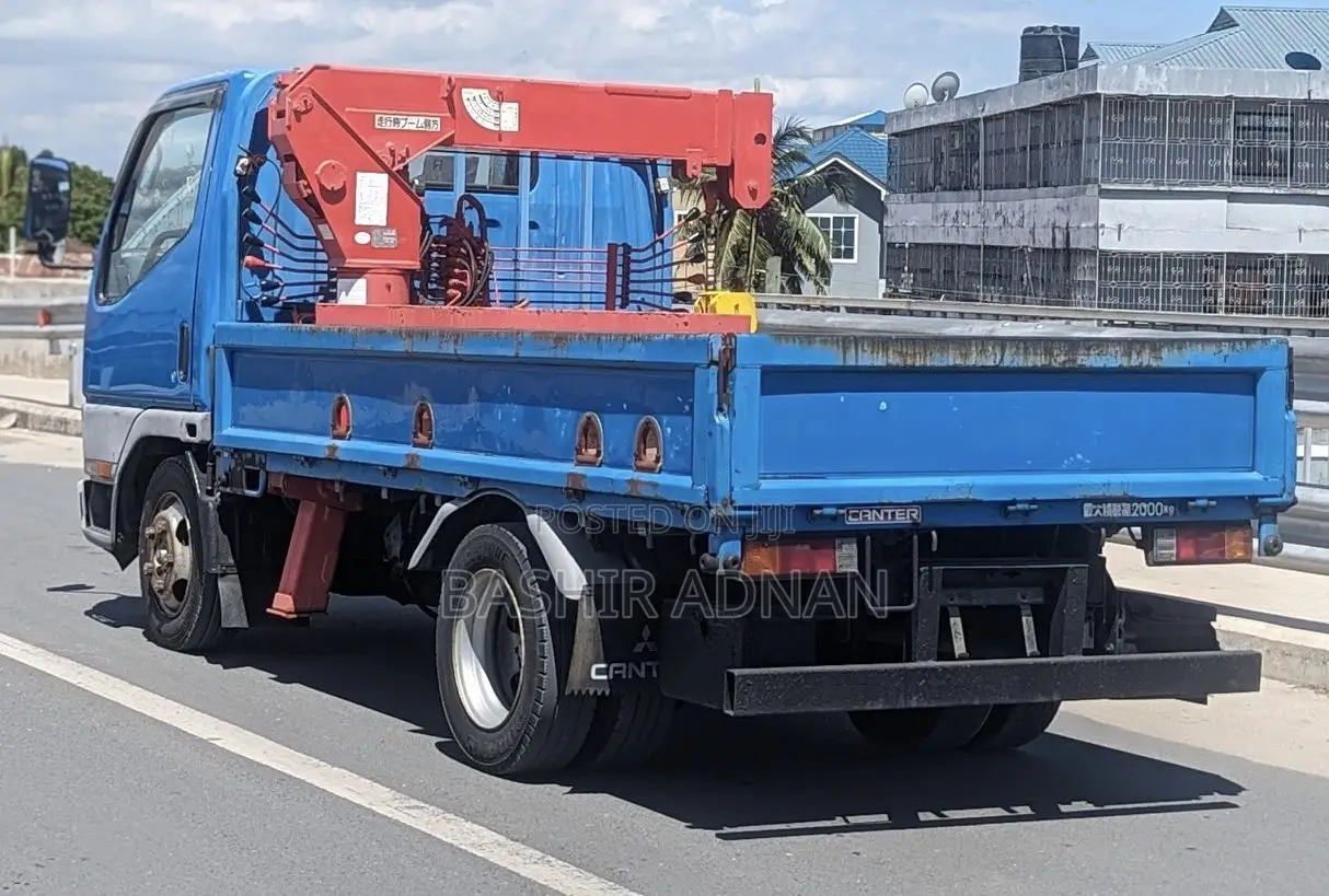 Mitsubishi Canter Crane 2.0 Tonnes.