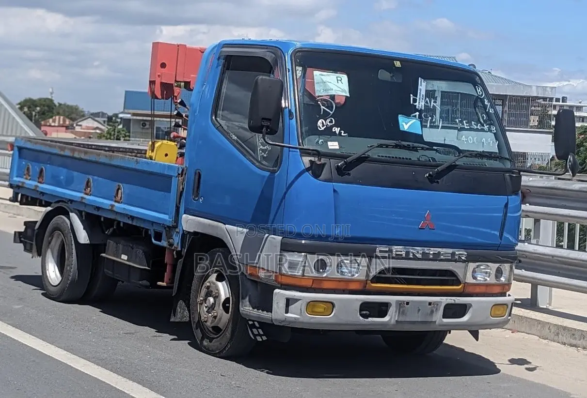 Mitsubishi Canter Crane 2.0 Tonnes.