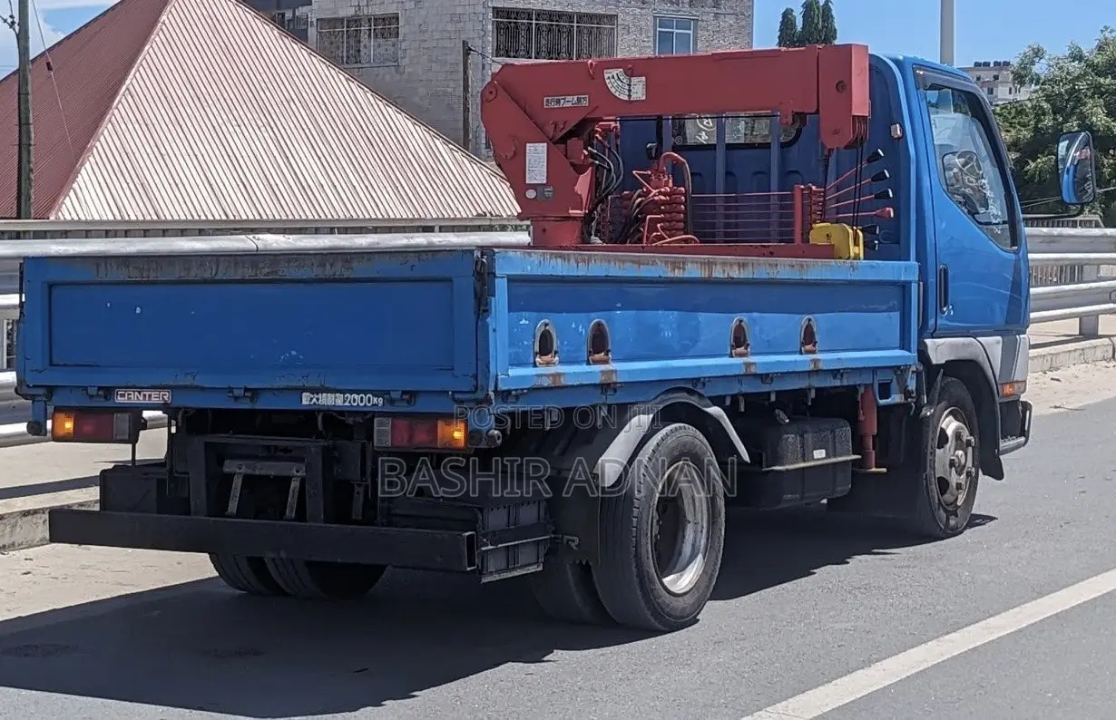 Mitsubishi Canter Crane 2.0 Tonnes.