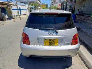 Toyota IST 2004 Silver