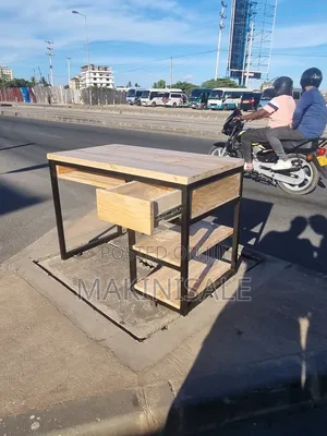 Meza Ya Office Una Weza Itumia Ata Nyumbani