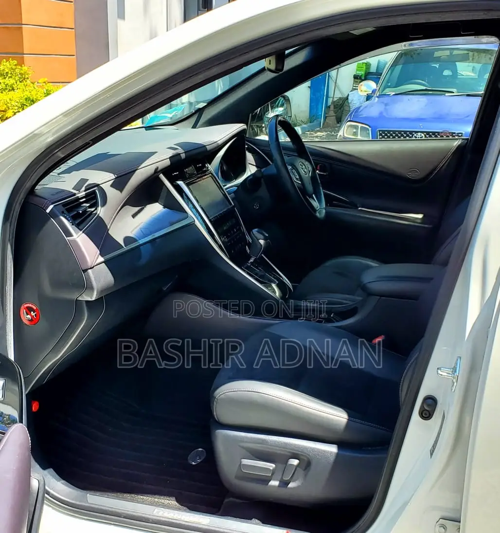 Toyota Harrier 2.0 2016 White
