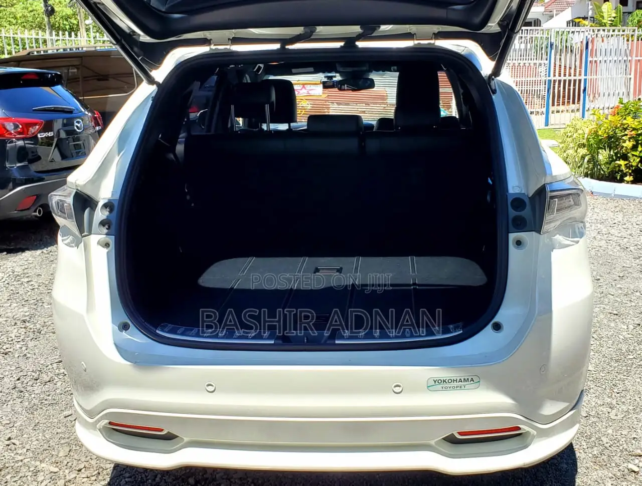 Toyota Harrier 2.0 2016 White