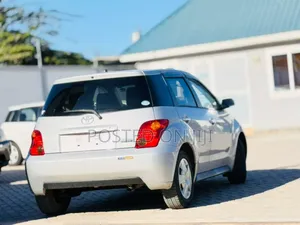 Toyota IST 2005 Silver