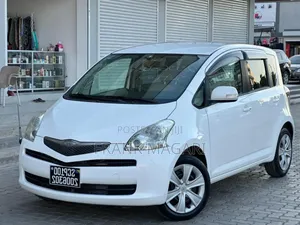 Toyota Ractis 1.3 FWD 2010 White