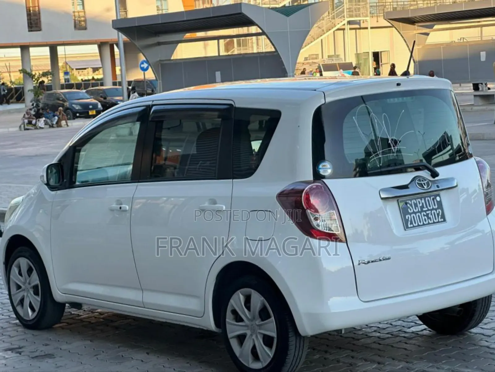 Toyota Ractis 1.3 FWD 2010 White