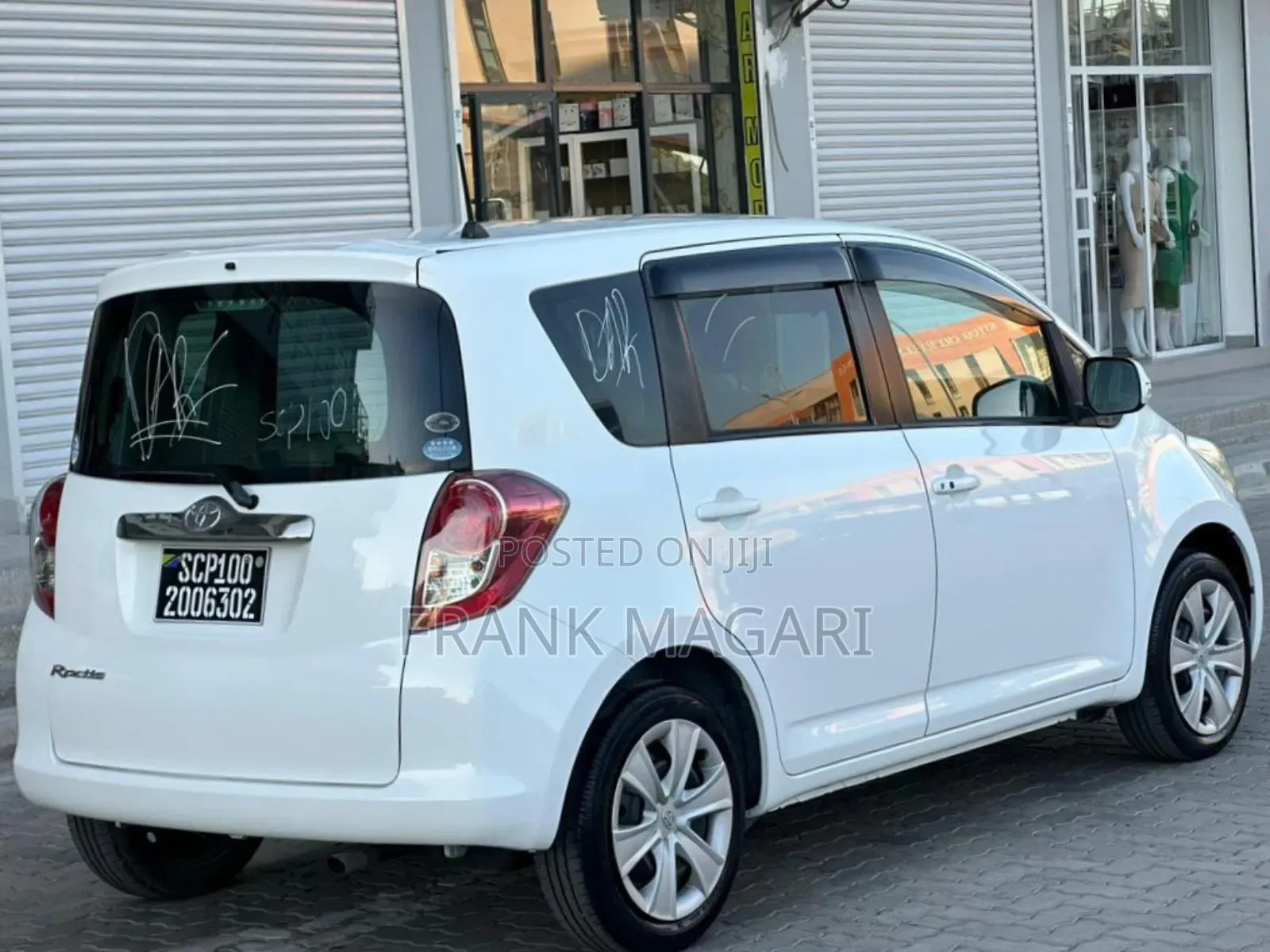 Toyota Ractis 1.3 FWD 2010 White