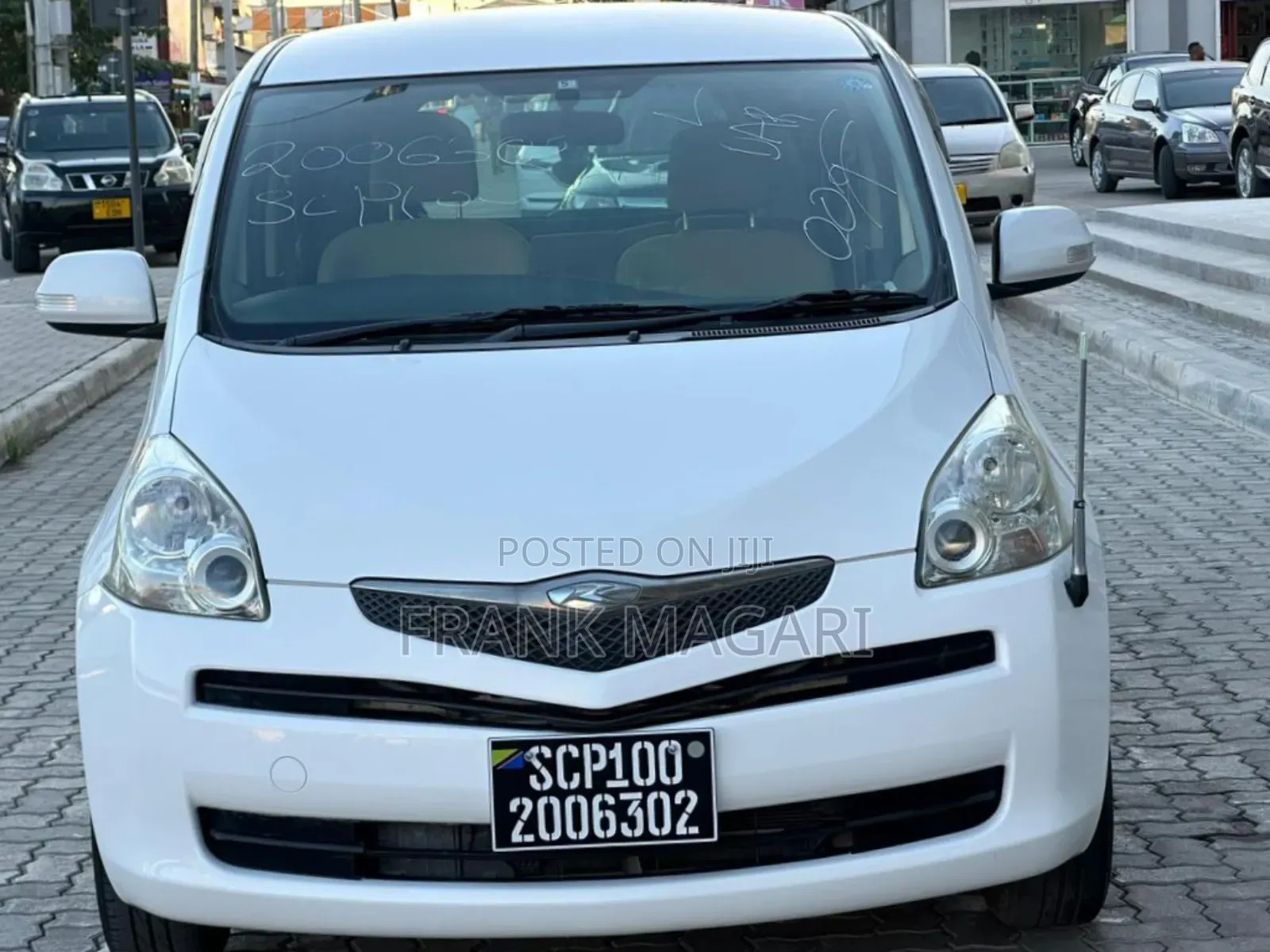 Toyota Ractis 1.3 FWD 2010 White