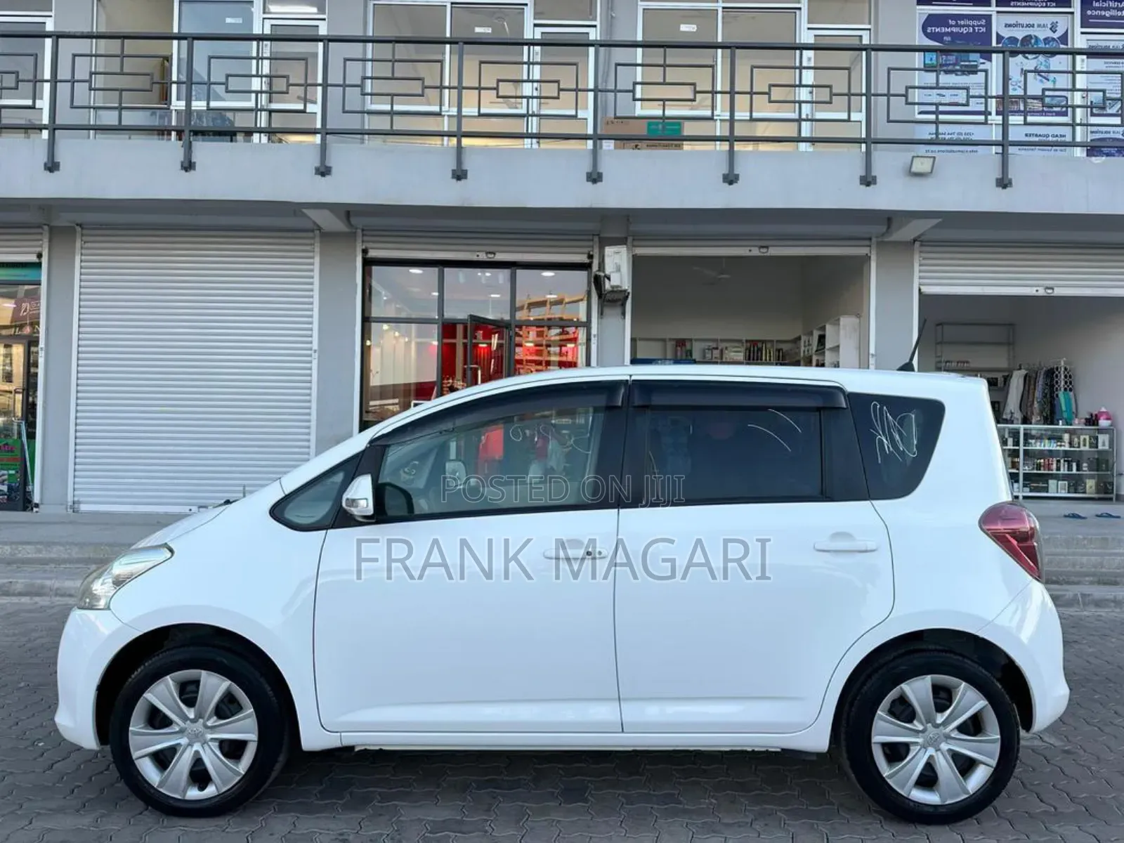 Toyota Ractis 1.3 FWD 2010 White