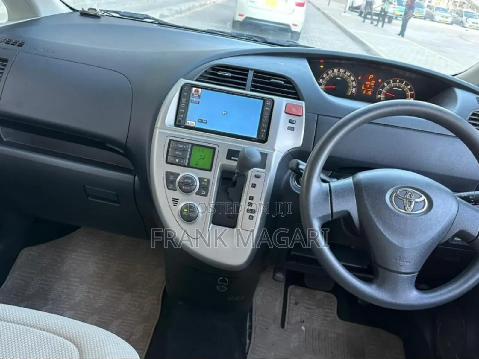 Toyota Ractis 1.3 FWD 2010 White