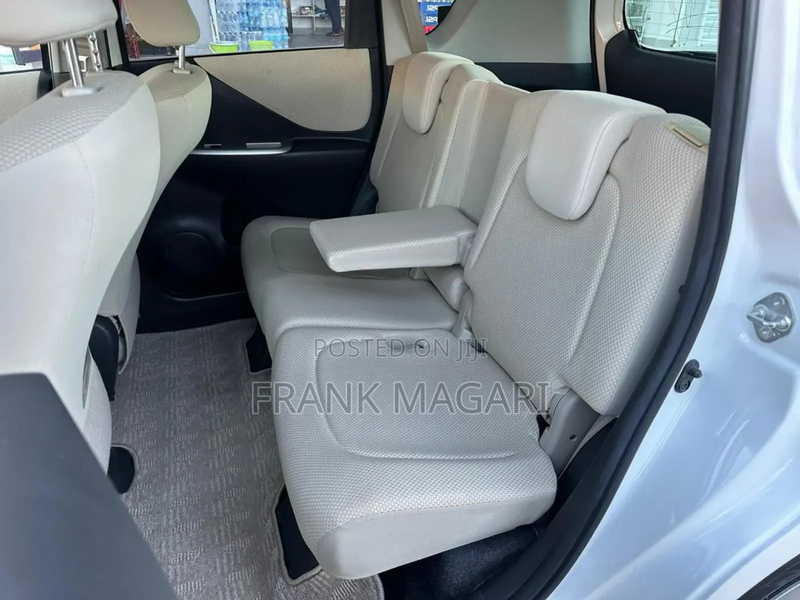 Toyota Ractis 1.3 FWD 2010 White