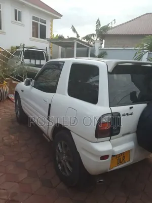 Toyota RAV4 Automatic 2002 White