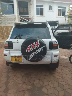 Toyota RAV4 Automatic 2002 White
