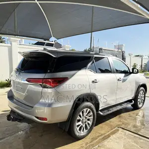 Toyota Fortuner 2.8 D AWD 2021 Silver