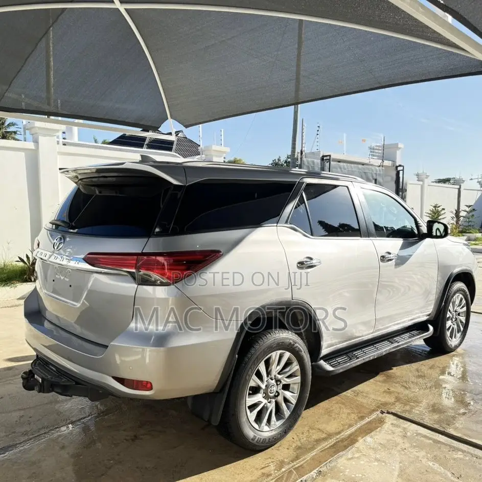 Toyota Fortuner 2.8 D AWD 2021 Silver