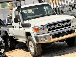 Toyota Land Cruiser 2010 White