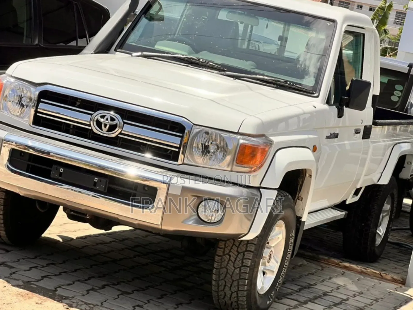 Toyota Land Cruiser 2010 White