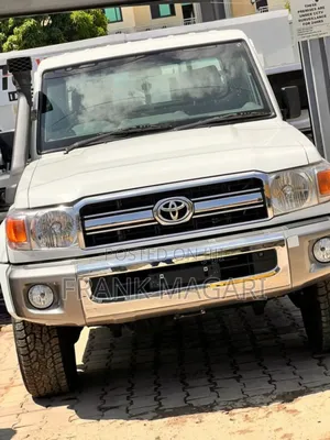 Toyota Land Cruiser 2010 White