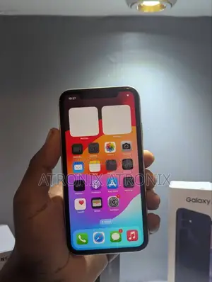 Apple iPhone XR 64 GB White